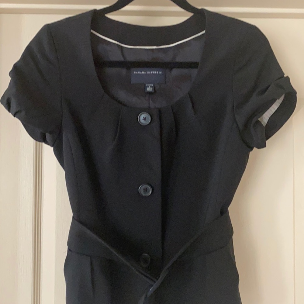 Banana Republic black short sleeved belted top